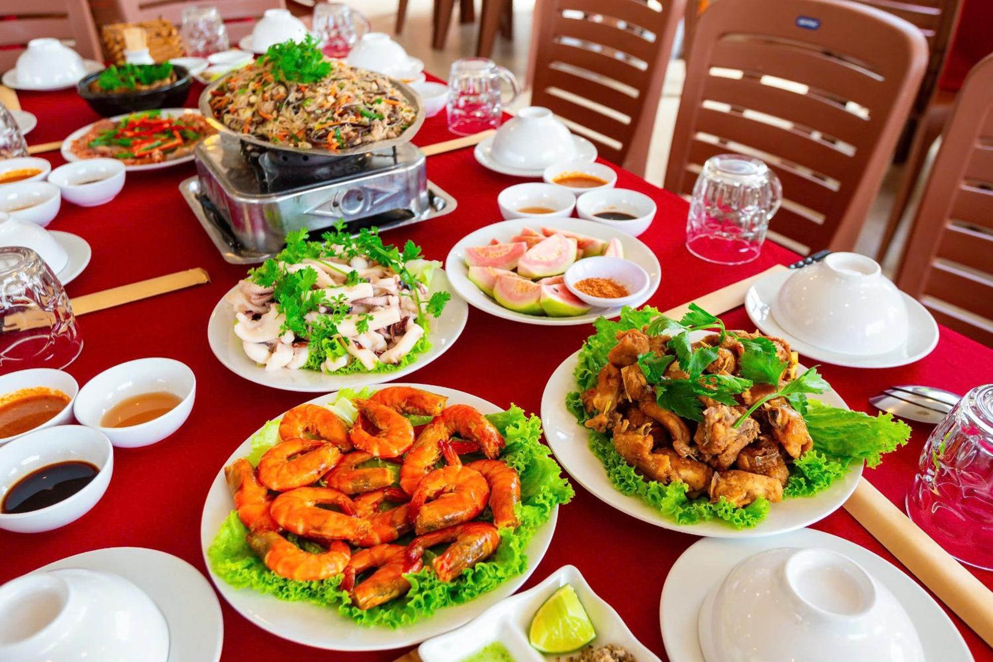 Chau Gia Hotel Vinh Hy Bagian luar foto