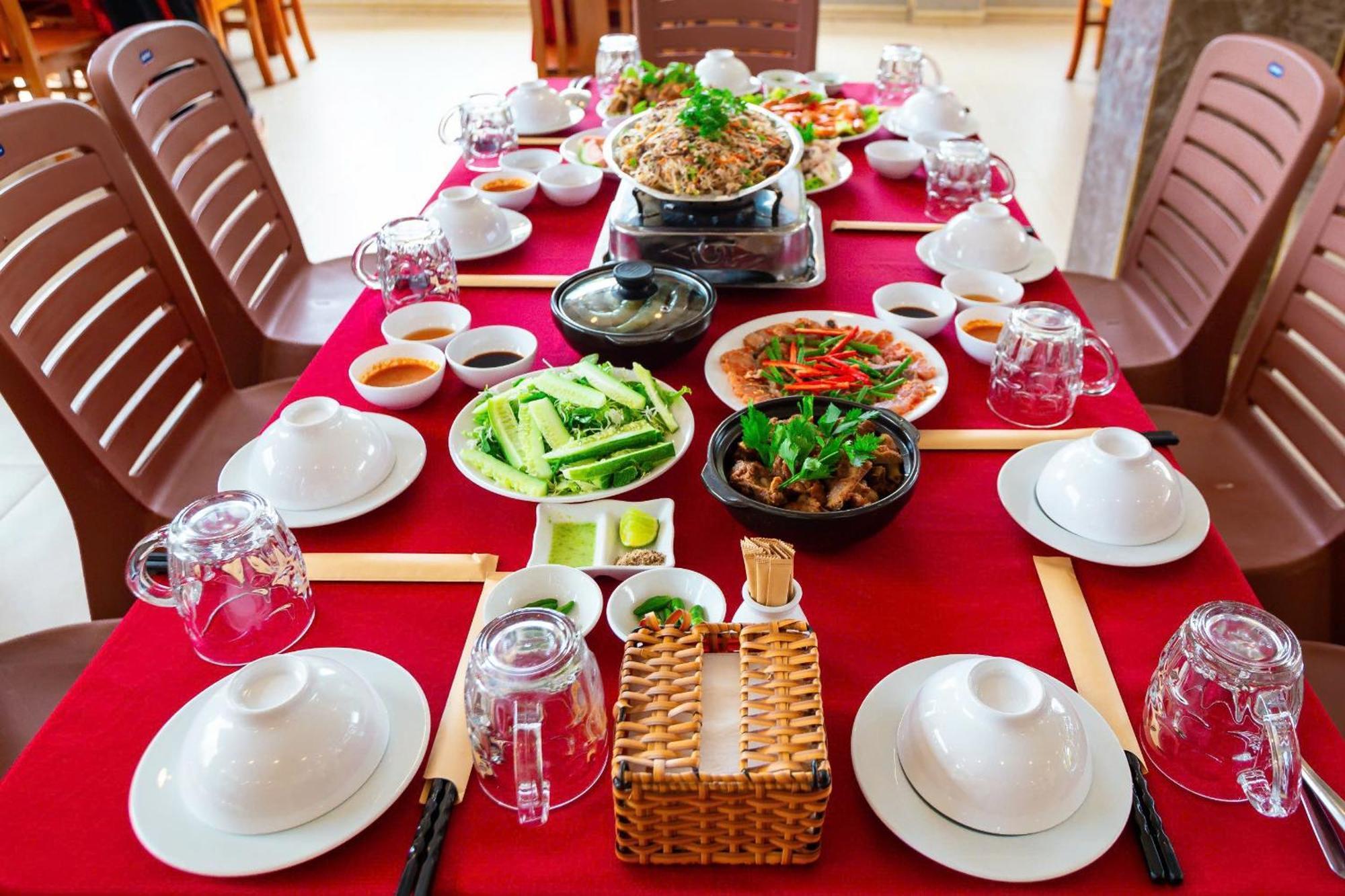 Chau Gia Hotel Vinh Hy Bagian luar foto